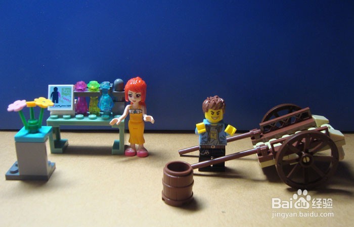 如何用积木搭建运输家具用品的场景