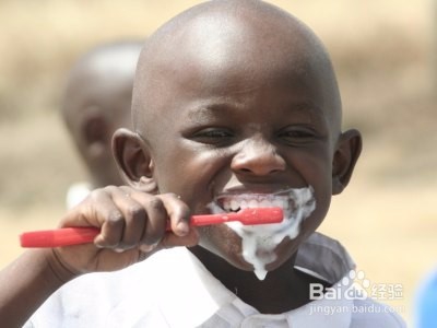 <b>如何帮助幼儿正确刷牙</b>