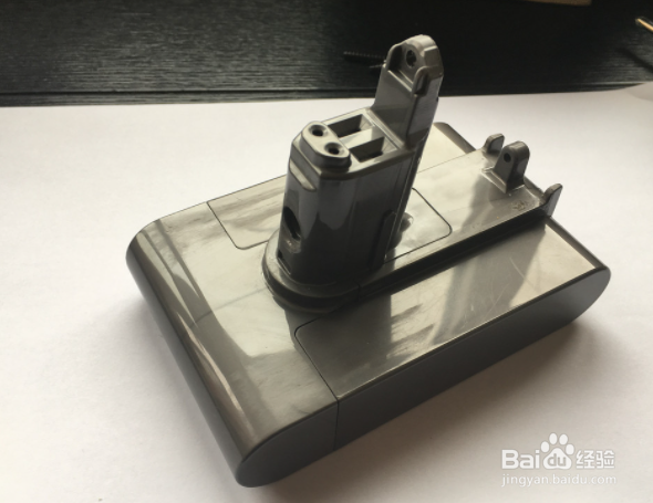 戴森吸尘器电池怎么换