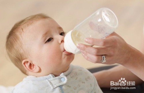 <b>断奶的那几天，要注意宝宝的哪些事，奶才好断</b>