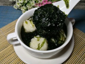 教你怎么做墨鱼丸豆苗汤