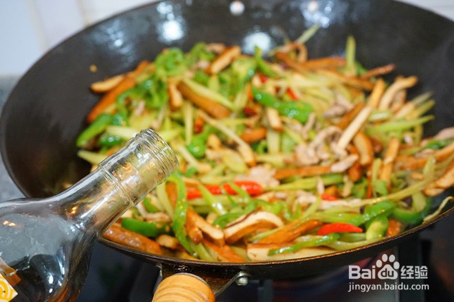 青椒炒香干做法