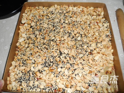 双麻花生糖的做法