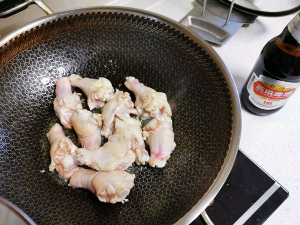 醇香啤酒鸡翅根烧土豆