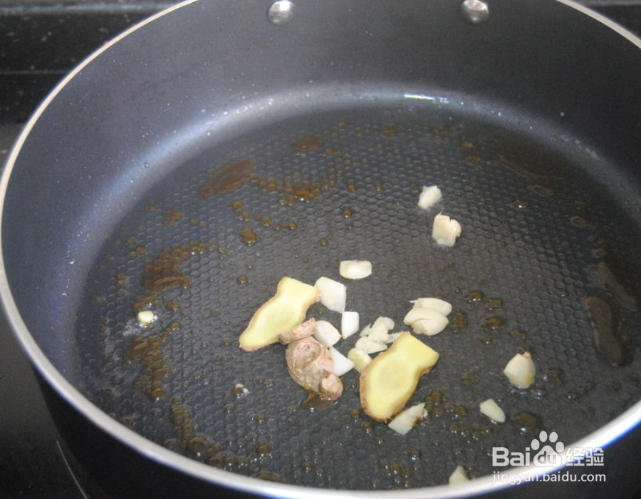 土豆烧排骨怎么做