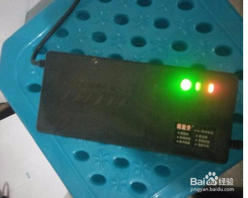 电车充电器一直是绿灯怎么回事