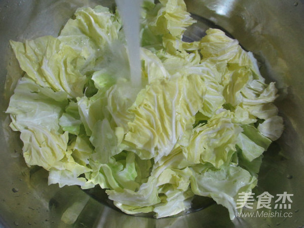 咸肉蟹味菇炒牛心菜