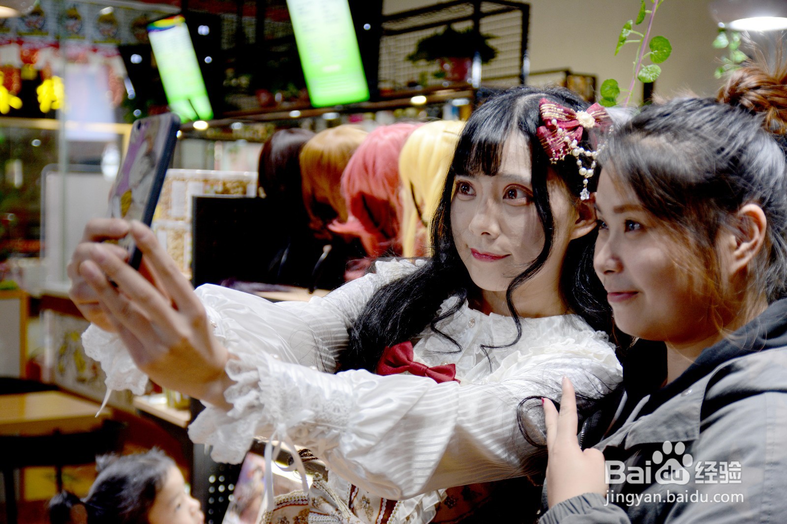 动漫店的消费者群体是怎样的