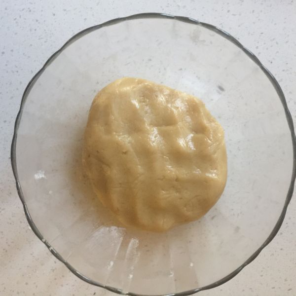 藜麦黑芝麻玫沙月饼