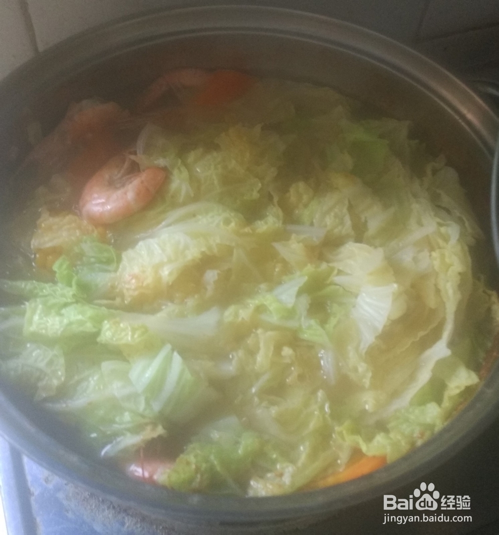 如何快速制作一份营养美味的豆腐白菜大虾汤