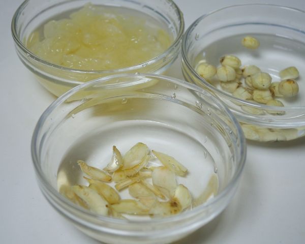 银耳莲子百合粥