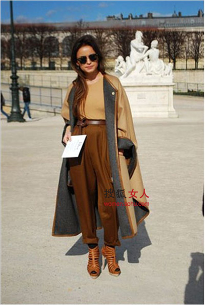 怎样搭配驼色羊绒外套
