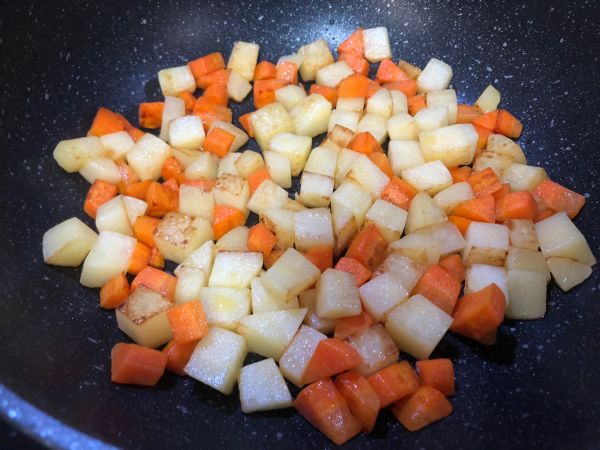 油焖土豆鸡腿肉