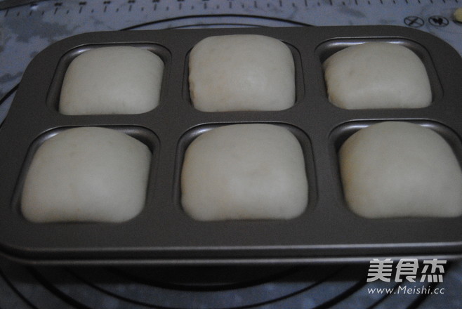 椰香巨蛋面包