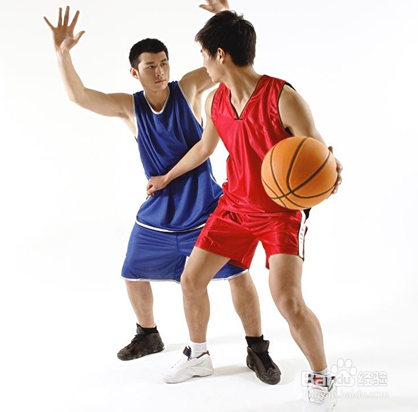 打篮球怎样当好组织后卫？