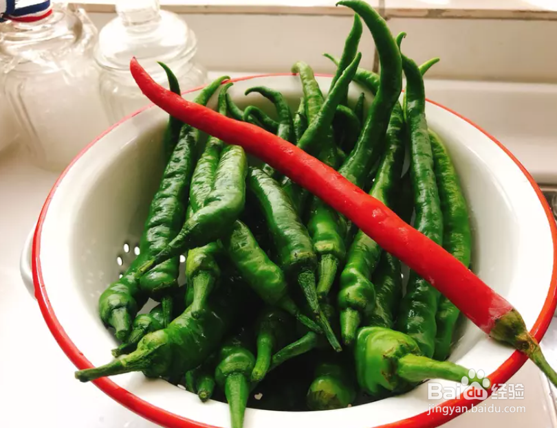 糯米椒爆炒三色蛋丁