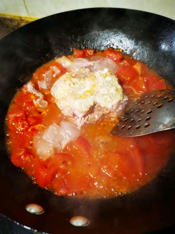 牛肉罐头炖西红柿