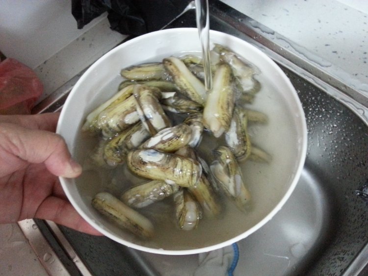 教你做辣炒小人仙，真是难得的美味