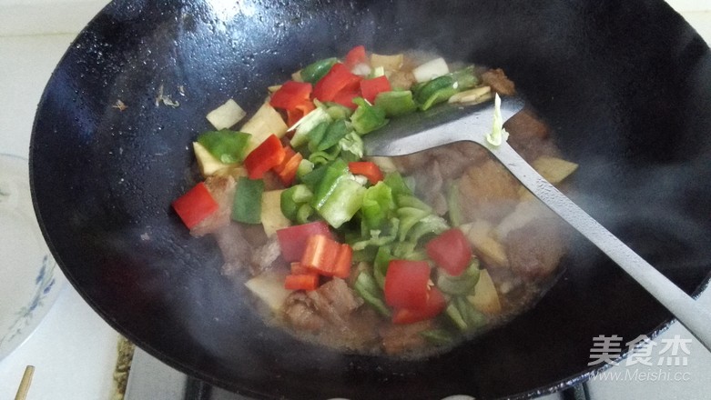五花肉烧茭白