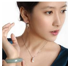 翡翠玉镯戴哪只手好