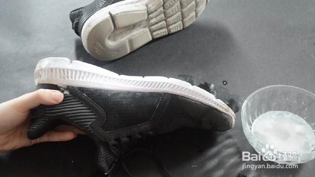 怎么刷鞋子干净又白