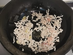 食补养生茭白炒肉丝的做法