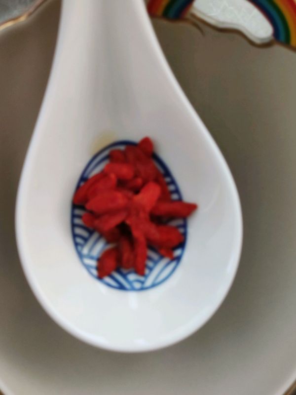 桃胶雪燕银耳羹