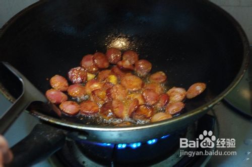 简易美食:腊肠香炒四季豆的做法
