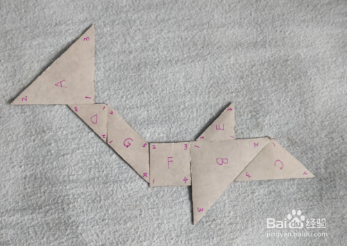 用七巧板怎样拼一条大白鲨?