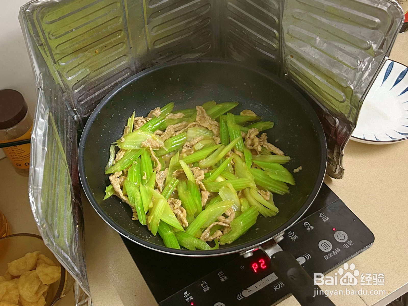 超下饭的西芹炒瘦肉的做法