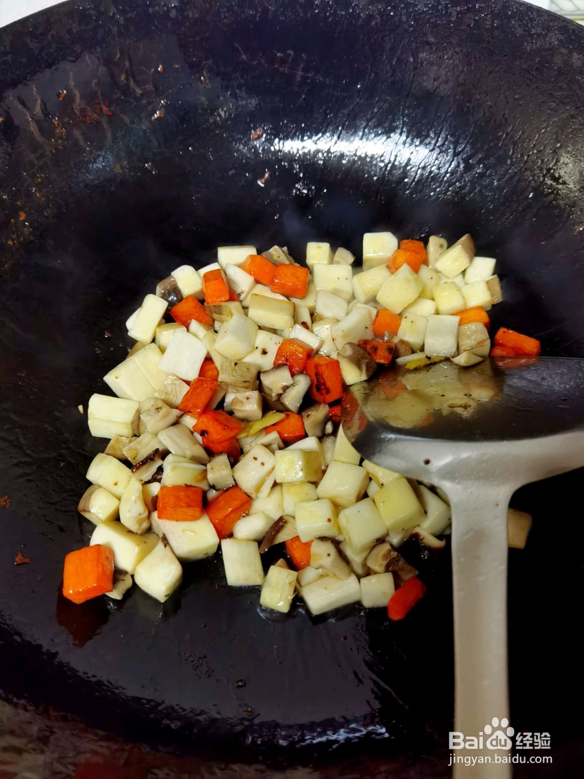 杏鲍菇炒鸡丁怎么做