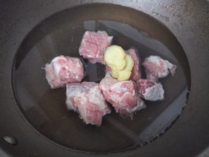 香甜的排骨汤的做法