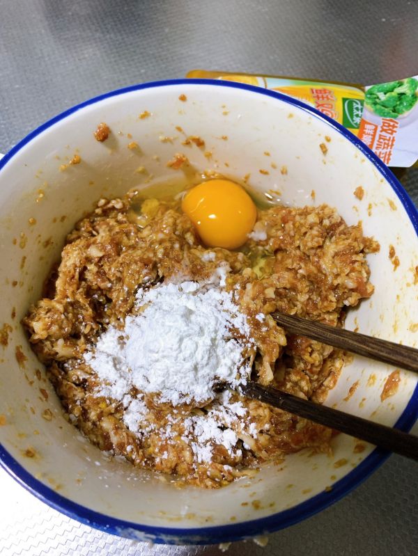 荠菜猪肉馅手工饺子