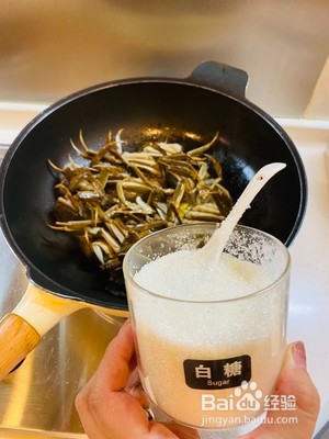 螃蟹炒年糕的做法