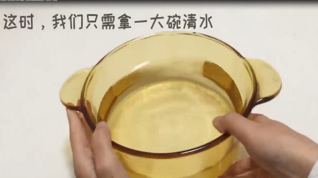 怎样挤出真空密封袋里面的空气？