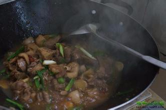 怎样做红烧肉才不油不腻，进嘴就酥？