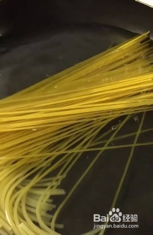 西红柿虾意面的做法