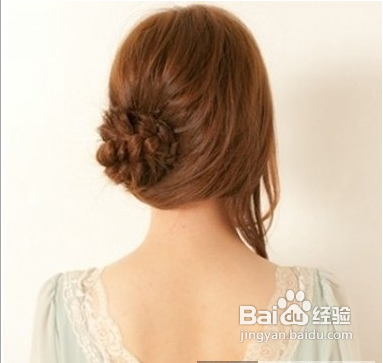 波西米亚风侧花苞头扎法图解