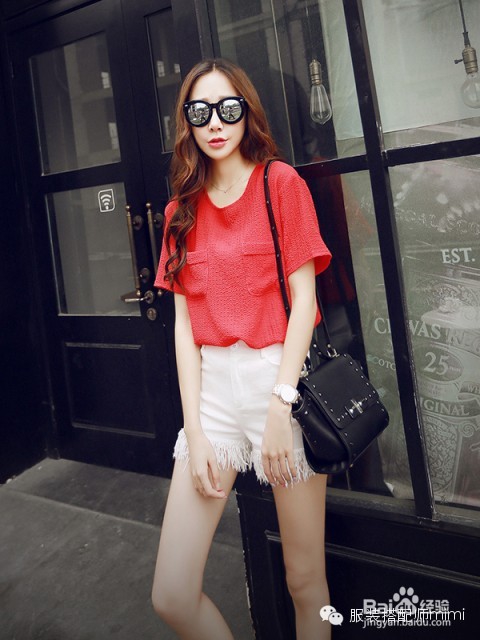 有了高腰裙，打造九头身还差一件短款T恤