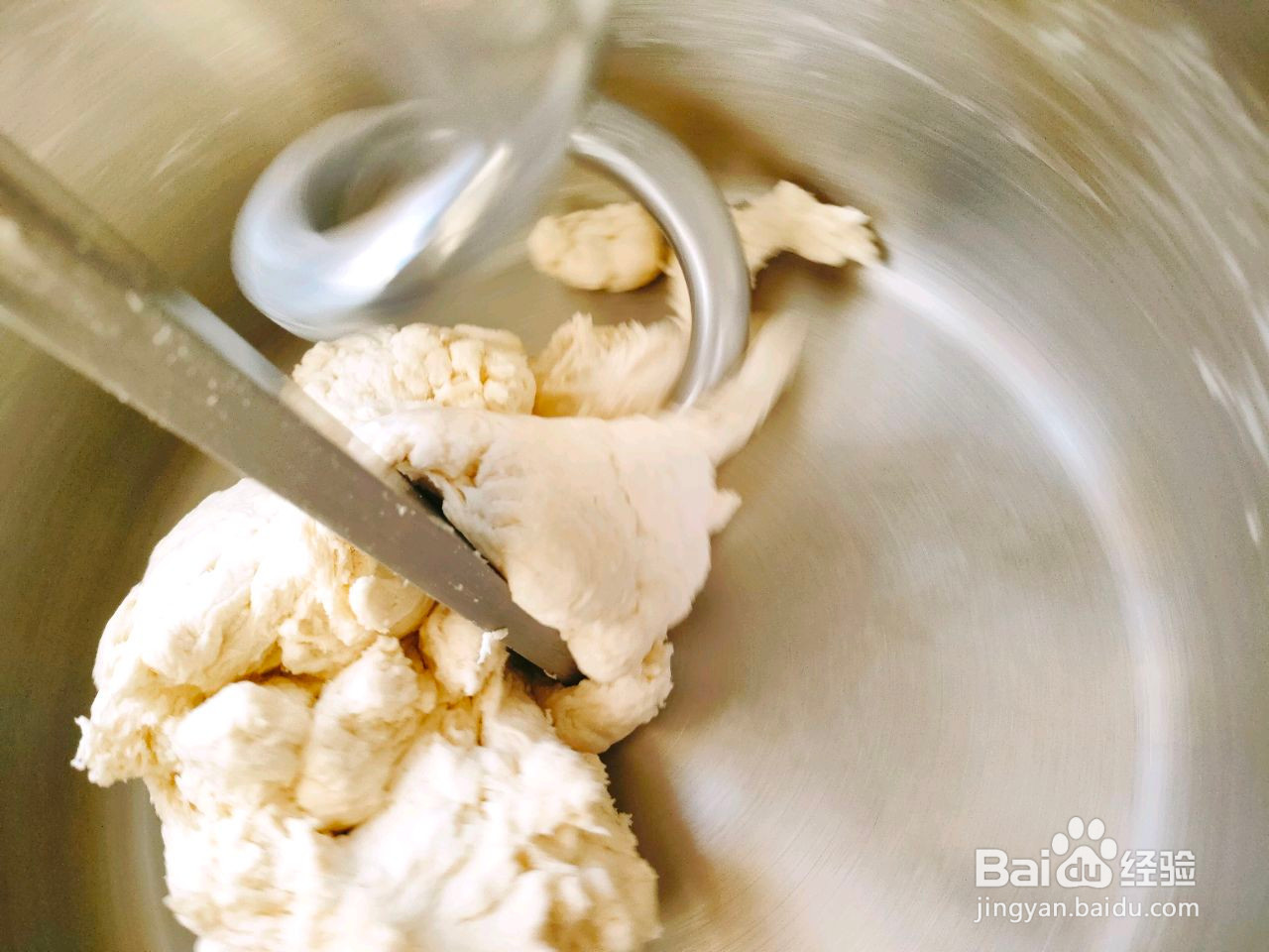 椒香牛角包的做法