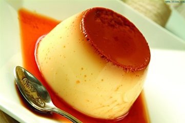 自制牛奶布丁。