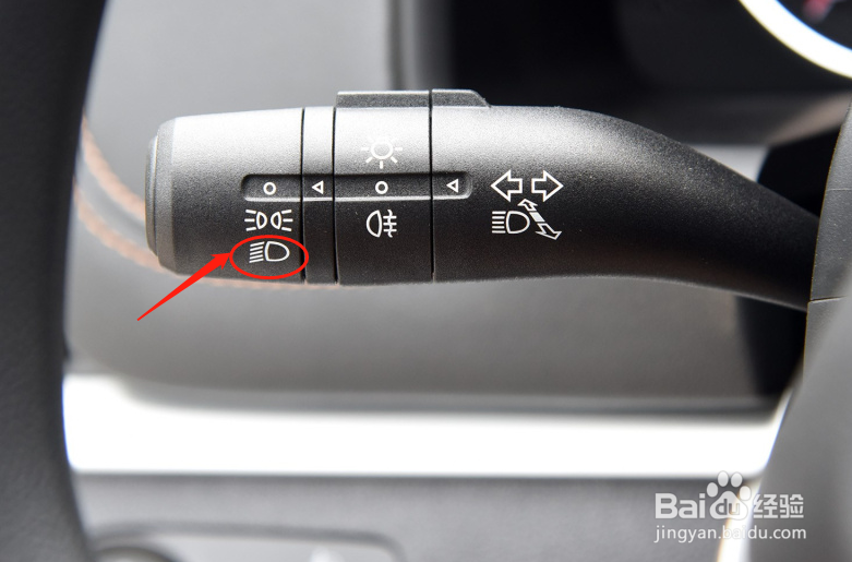 荣威汽车i6灯光如何调节