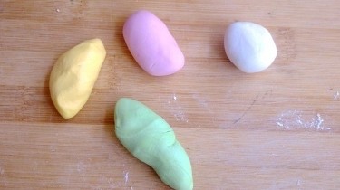 桃胶圆子羹的做法