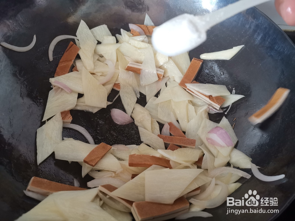 火腿肠炒茭白片