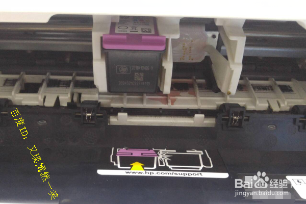 HP Deskjet 1010怎么自己更换墨盒
