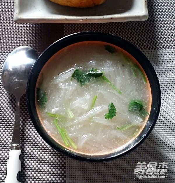 美味的白萝卜丝汤