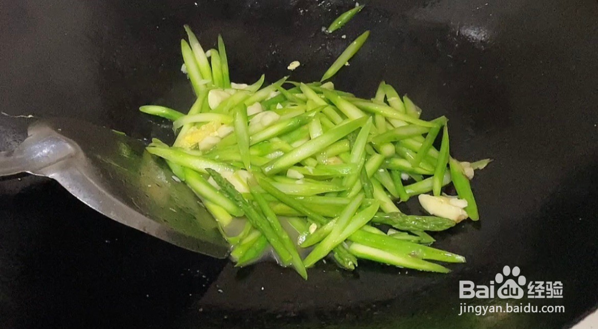 鸡蛋炒芦笋的做法