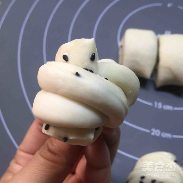 老面黑芝麻花卷