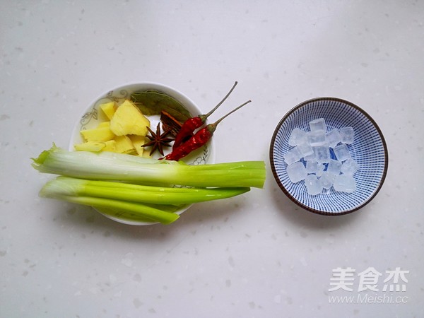 板栗排骨煲的做法