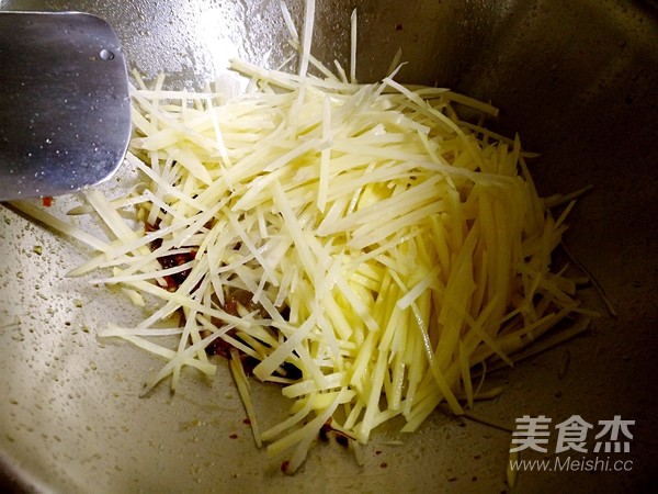 韭菜花炒洋芋丝